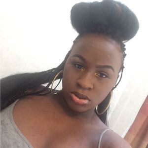 Meet your Posher, Ayanna